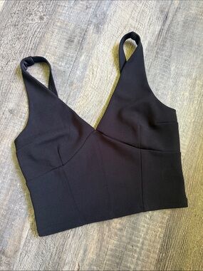 Black V-Neck Cropped Tank Top